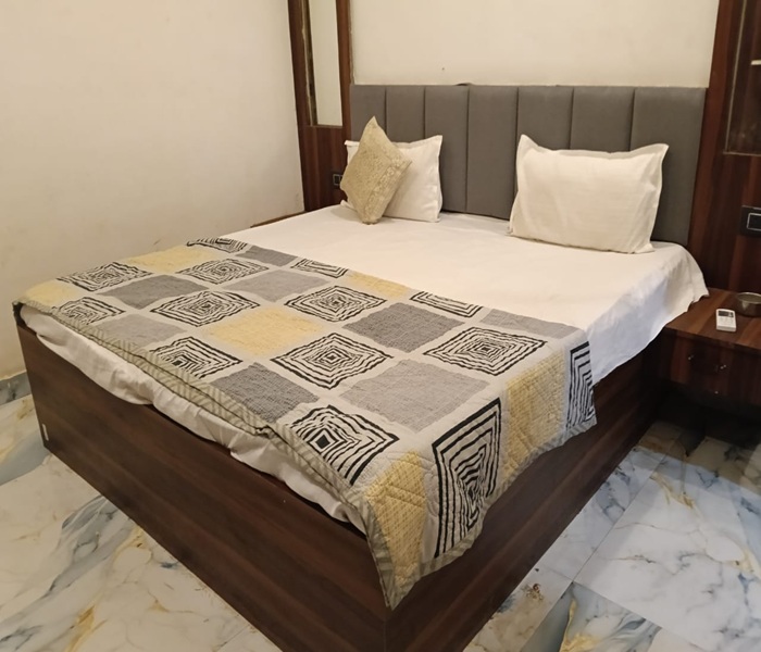 Noon Ac Room 1