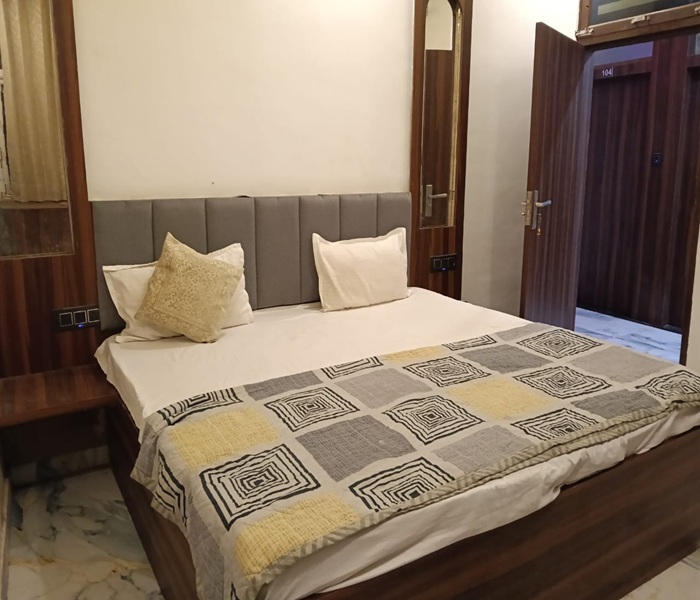 Noon Ac Room 1